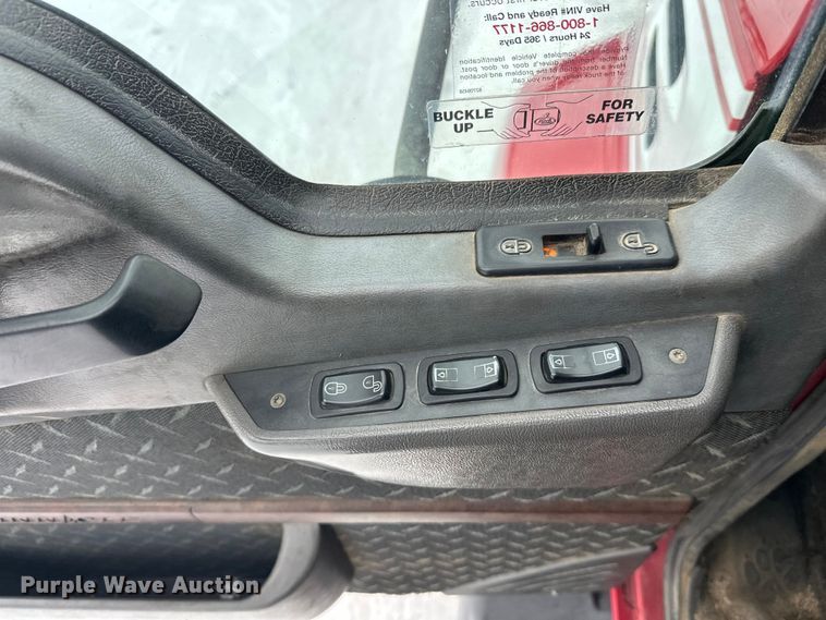 image for item FK1559 2015 Mack CXU613 semi truck