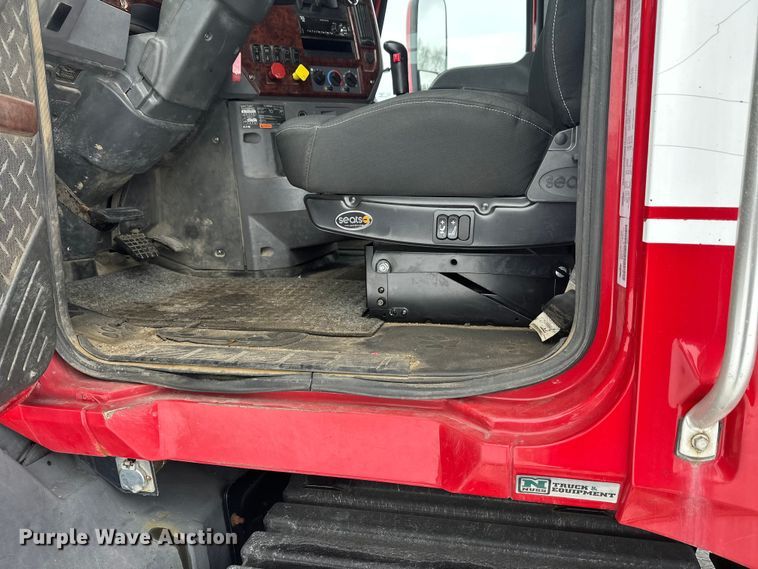 image for item FK1559 2015 Mack CXU613 semi truck