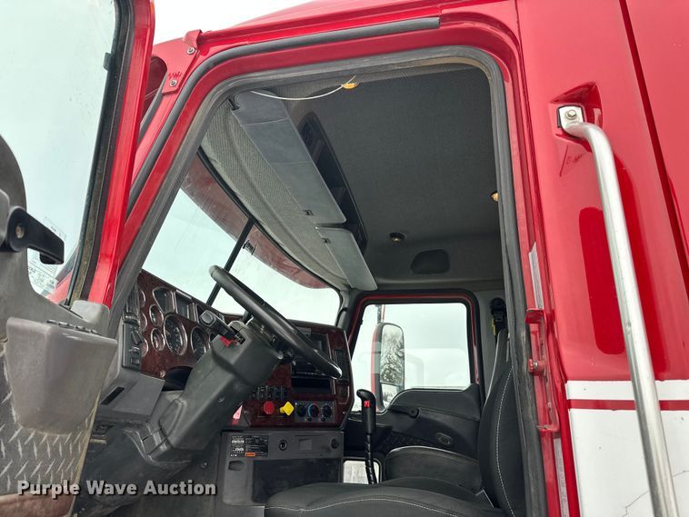 image for item FK1559 2015 Mack CXU613 semi truck