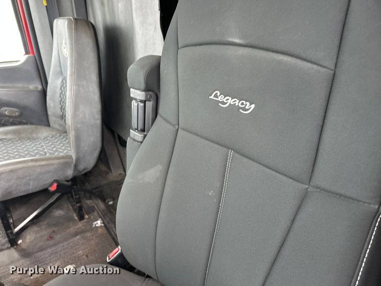 image for item FK1559 2015 Mack CXU613 semi truck