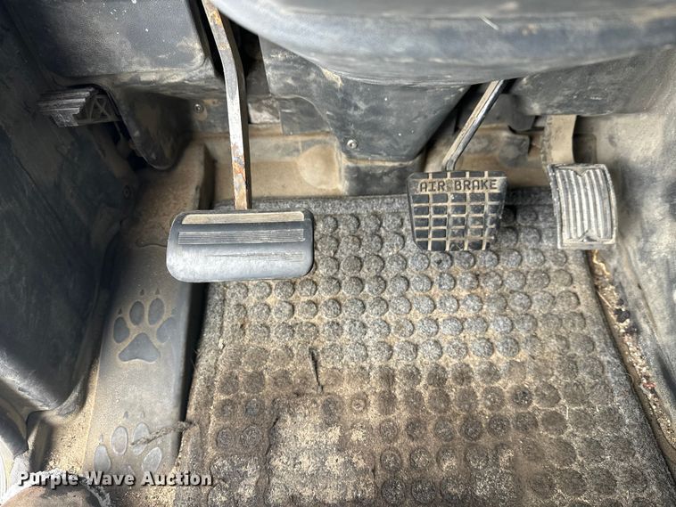 image for item FK1559 2015 Mack CXU613 semi truck