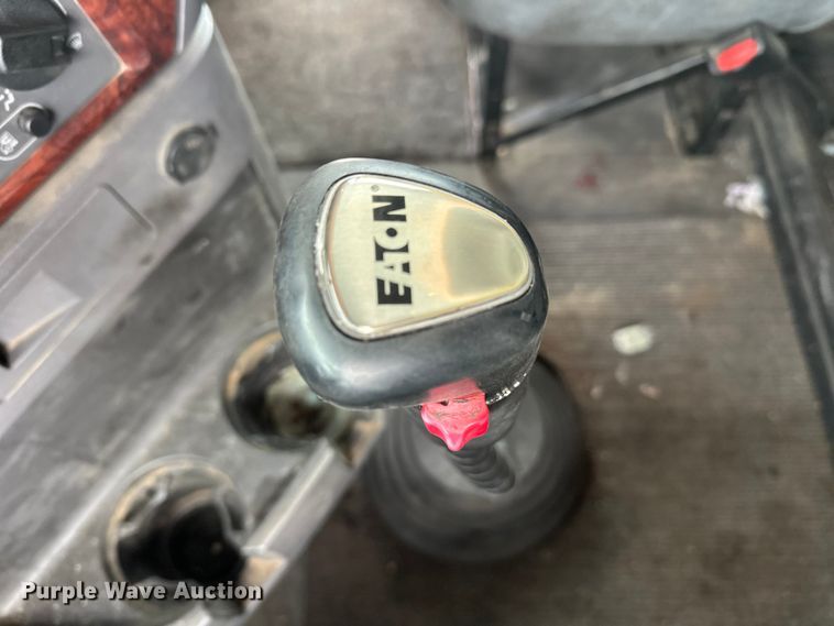 image for item FK1559 2015 Mack CXU613 semi truck