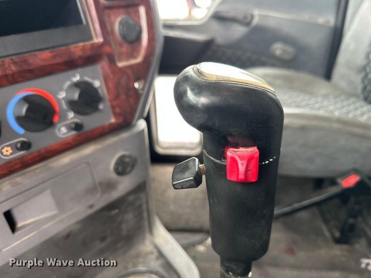 image for item FK1559 2015 Mack CXU613 semi truck