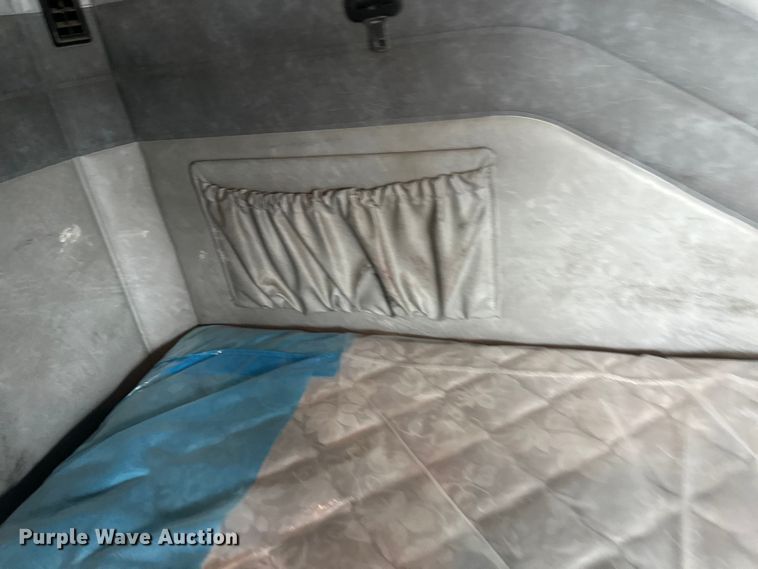 image for item FK1559 2015 Mack CXU613 semi truck