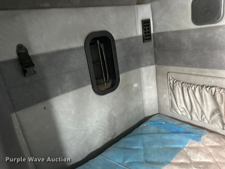 image for item FK1559 2015 Mack CXU613 semi truck