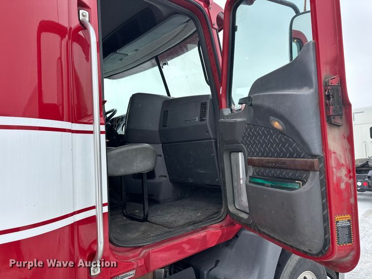 image for item FK1559 2015 Mack CXU613 semi truck