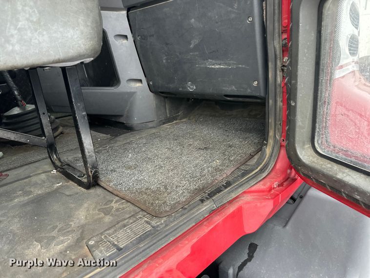 image for item FK1559 2015 Mack CXU613 semi truck