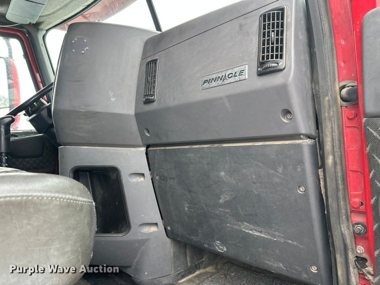 image for item FK1559 2015 Mack CXU613 semi truck