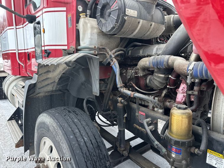 image for item FK1559 2015 Mack CXU613 semi truck