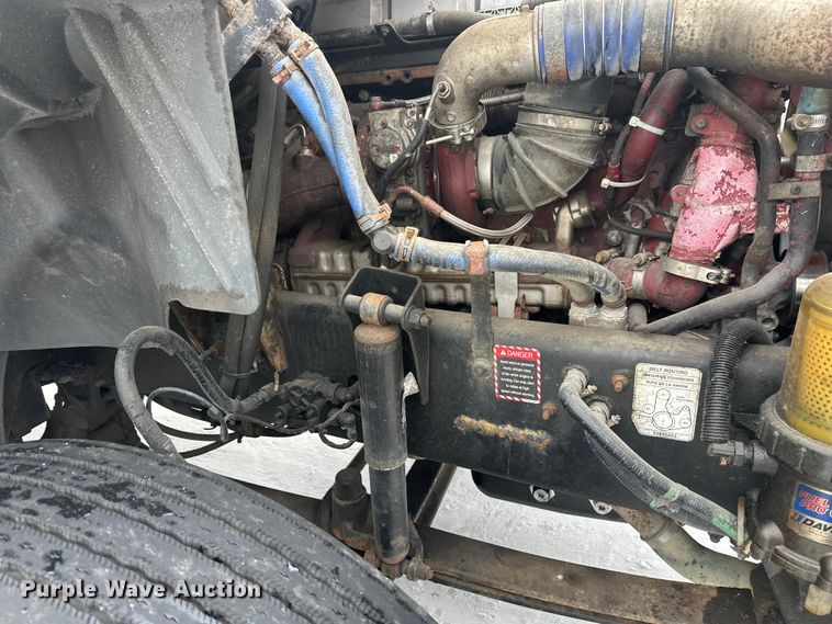 image for item FK1559 2015 Mack CXU613 semi truck