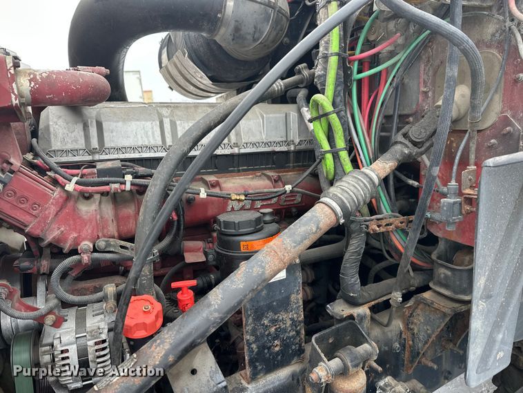 image for item FK1559 2015 Mack CXU613 semi truck