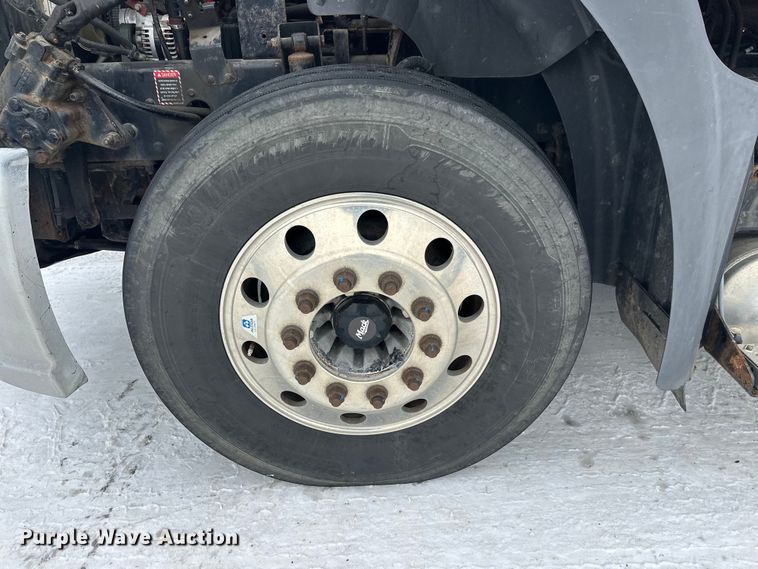 image for item FK1559 2015 Mack CXU613 semi truck