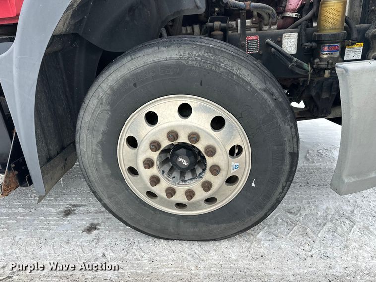 image for item FK1559 2015 Mack CXU613 semi truck