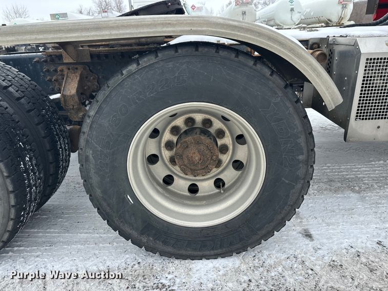 image for item FK1559 2015 Mack CXU613 semi truck