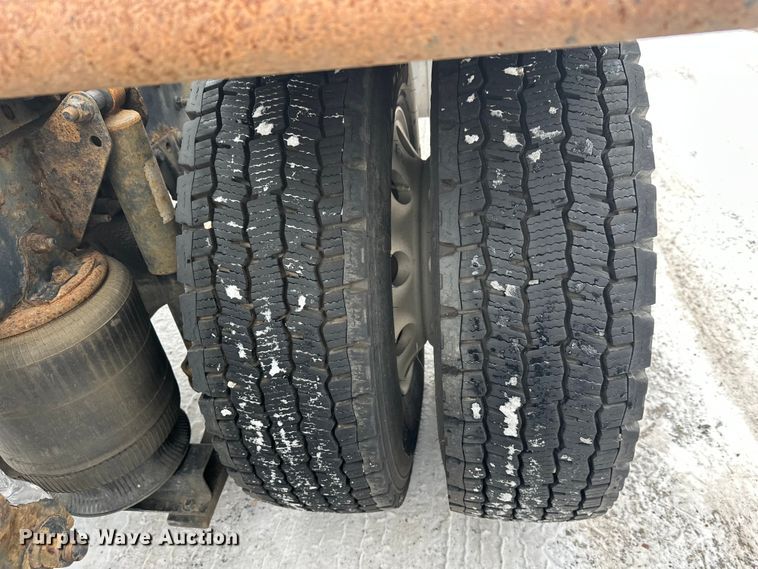 image for item FK1559 2015 Mack CXU613 semi truck