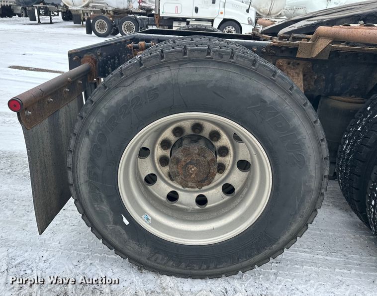 image for item FK1559 2015 Mack CXU613 semi truck