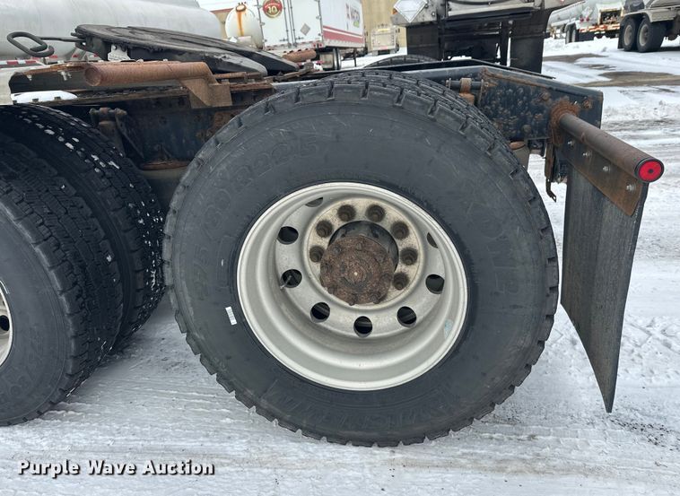 image for item FK1559 2015 Mack CXU613 semi truck