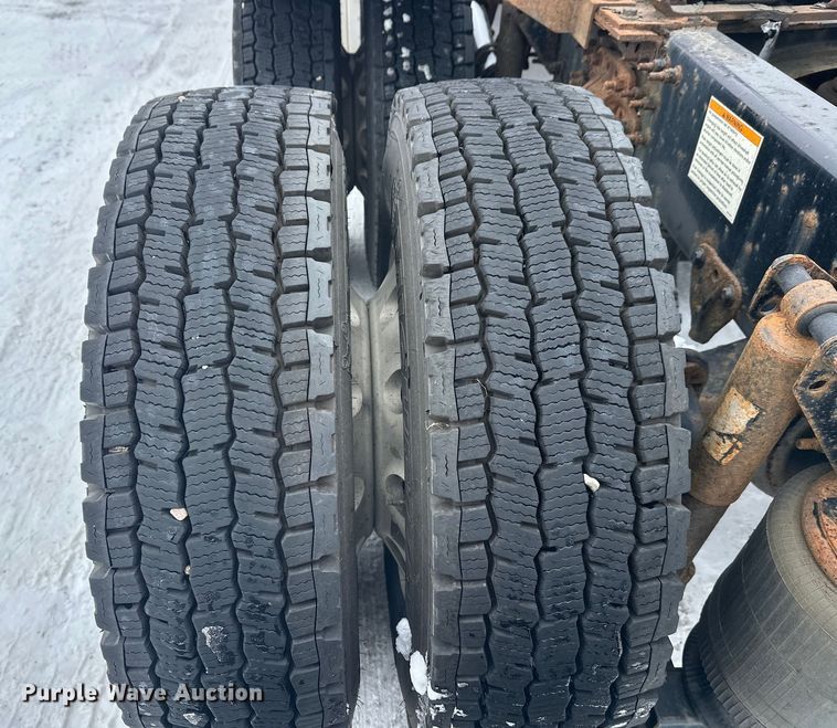 image for item FK1559 2015 Mack CXU613 semi truck