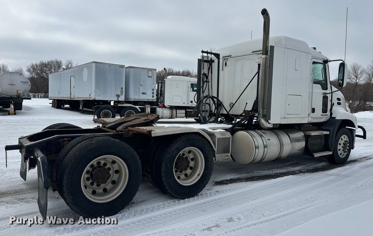 image for item FK1561 2015 Mack CXU613 semi truck