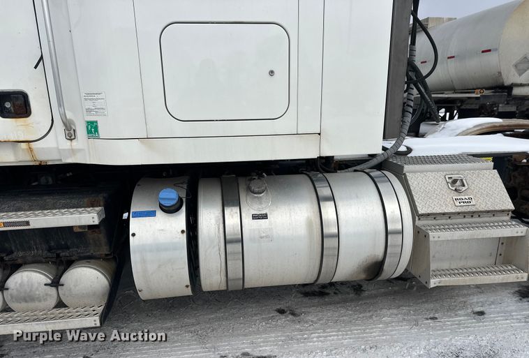 image for item FK1561 2015 Mack CXU613 semi truck