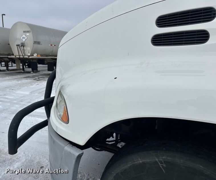 image for item FK1561 2015 Mack CXU613 semi truck