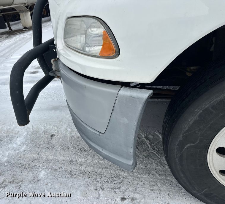 image for item FK1561 2015 Mack CXU613 semi truck