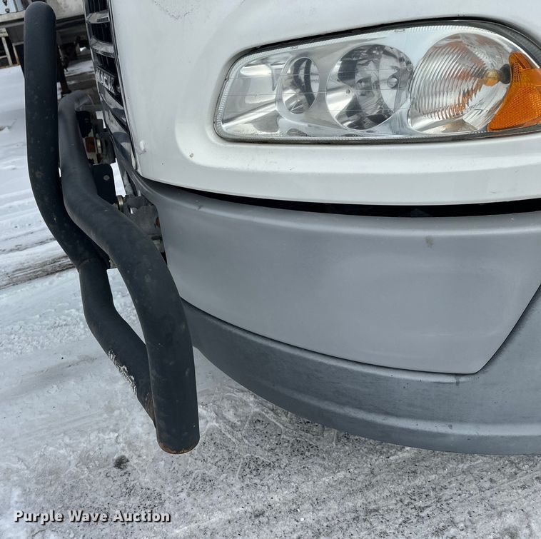 image for item FK1561 2015 Mack CXU613 semi truck