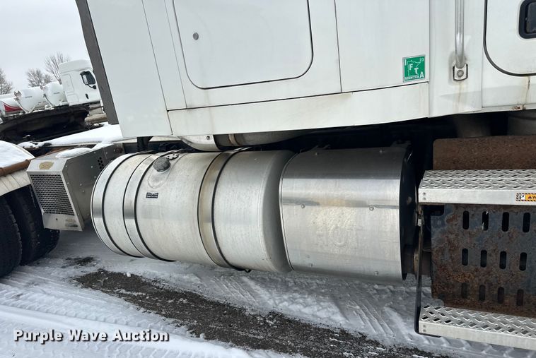 image for item FK1561 2015 Mack CXU613 semi truck