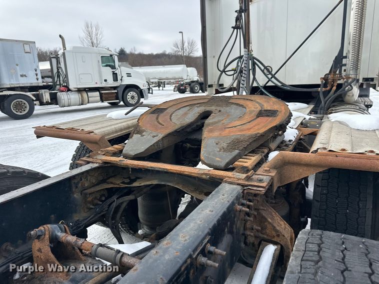 image for item FK1561 2015 Mack CXU613 semi truck