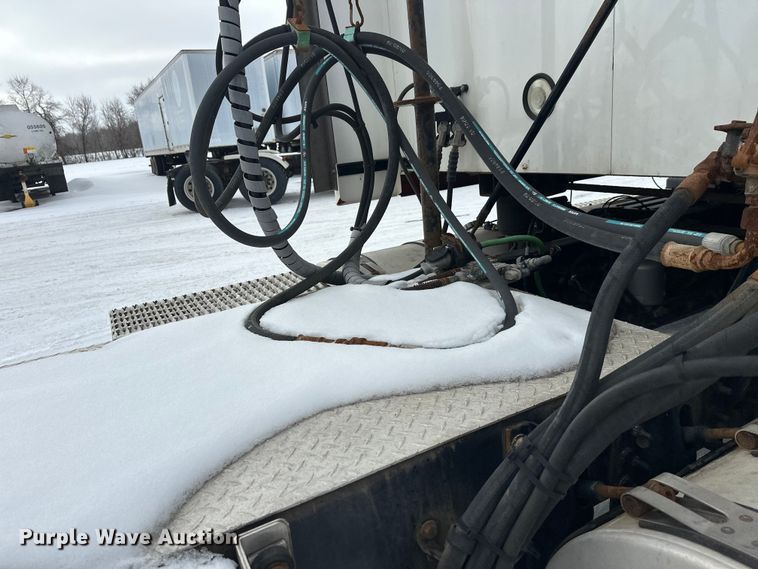 image for item FK1561 2015 Mack CXU613 semi truck