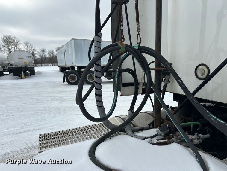 image for item FK1561 2015 Mack CXU613 semi truck