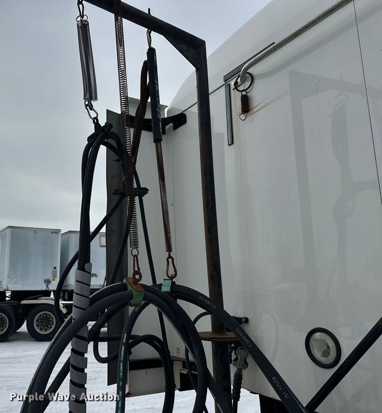 image for item FK1561 2015 Mack CXU613 semi truck