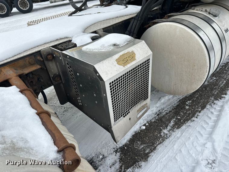 image for item FK1561 2015 Mack CXU613 semi truck