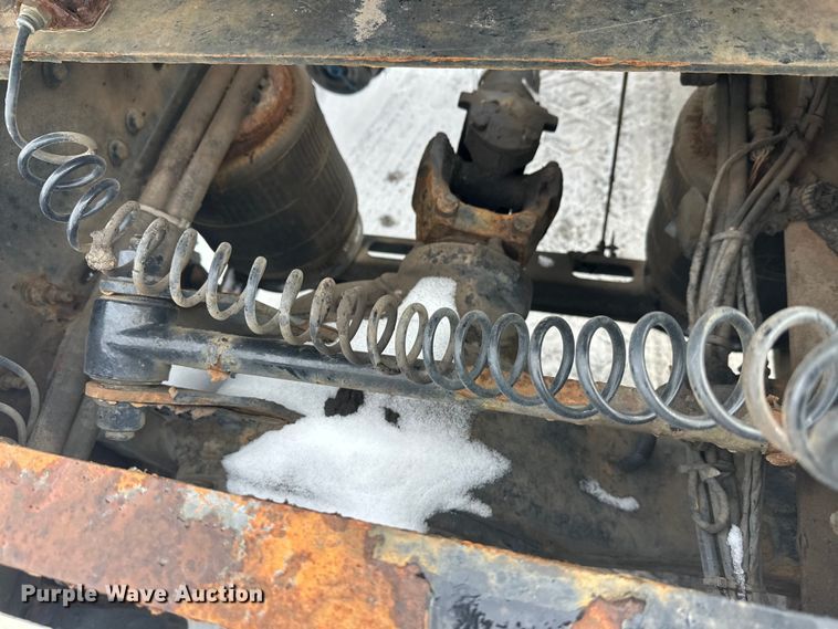 image for item FK1561 2015 Mack CXU613 semi truck