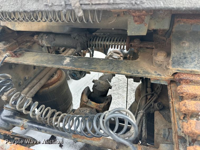 image for item FK1561 2015 Mack CXU613 semi truck