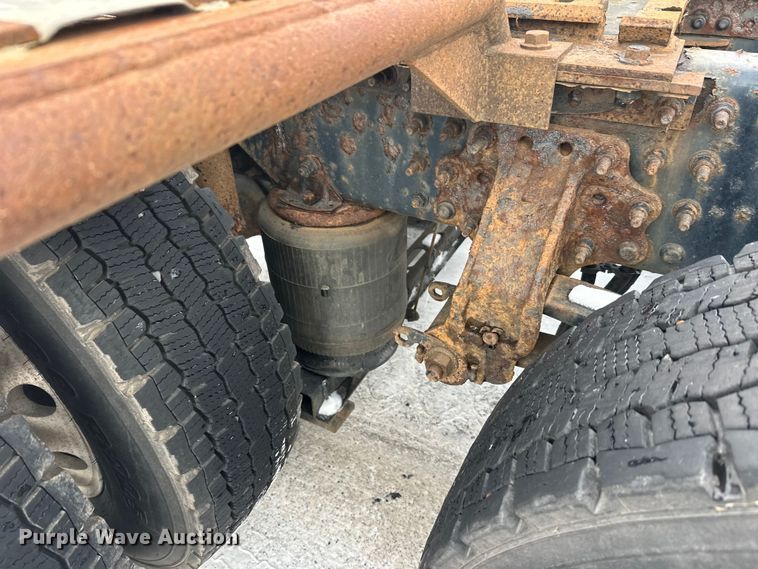 image for item FK1561 2015 Mack CXU613 semi truck