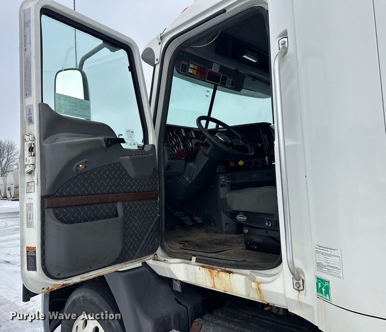 image for item FK1561 2015 Mack CXU613 semi truck