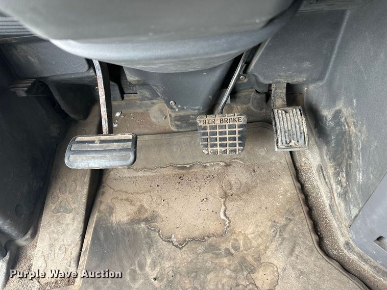 image for item FK1561 2015 Mack CXU613 semi truck