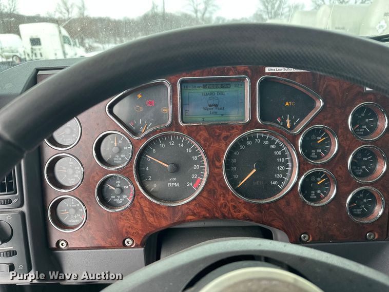 image for item FK1561 2015 Mack CXU613 semi truck