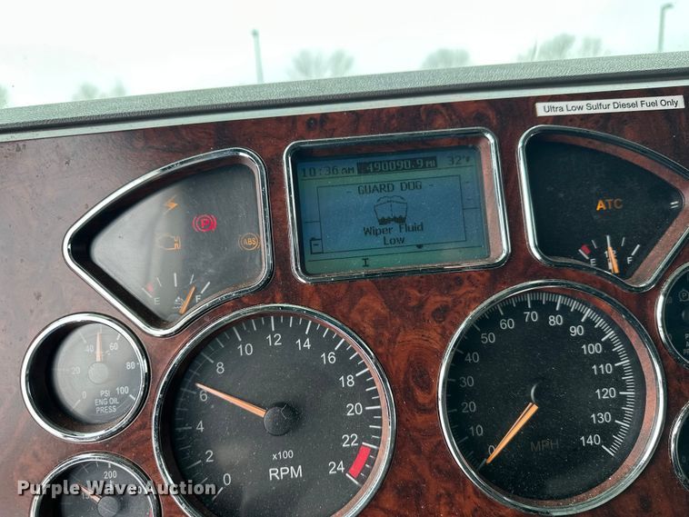 image for item FK1561 2015 Mack CXU613 semi truck