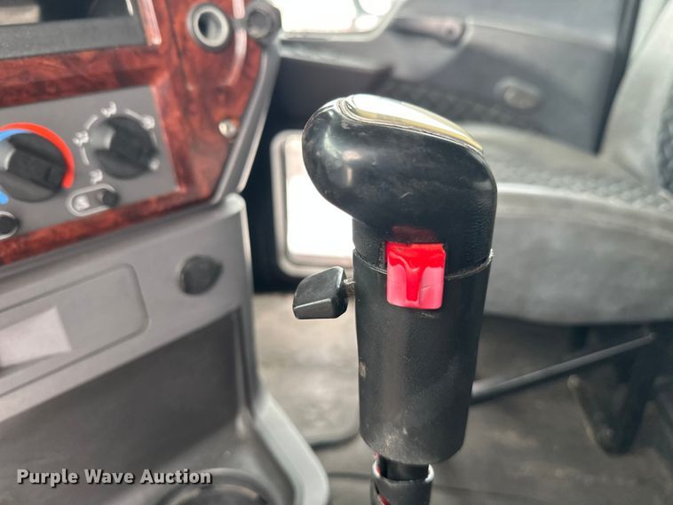 image for item FK1561 2015 Mack CXU613 semi truck