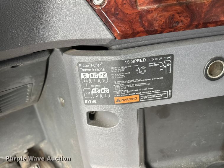 image for item FK1561 2015 Mack CXU613 semi truck