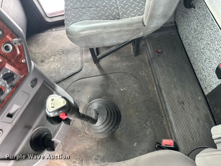 image for item FK1561 2015 Mack CXU613 semi truck