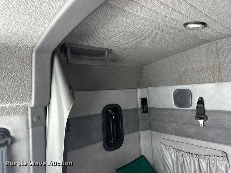 image for item FK1561 2015 Mack CXU613 semi truck