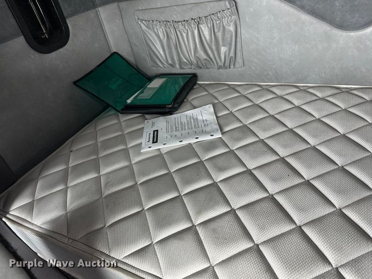 image for item FK1561 2015 Mack CXU613 semi truck