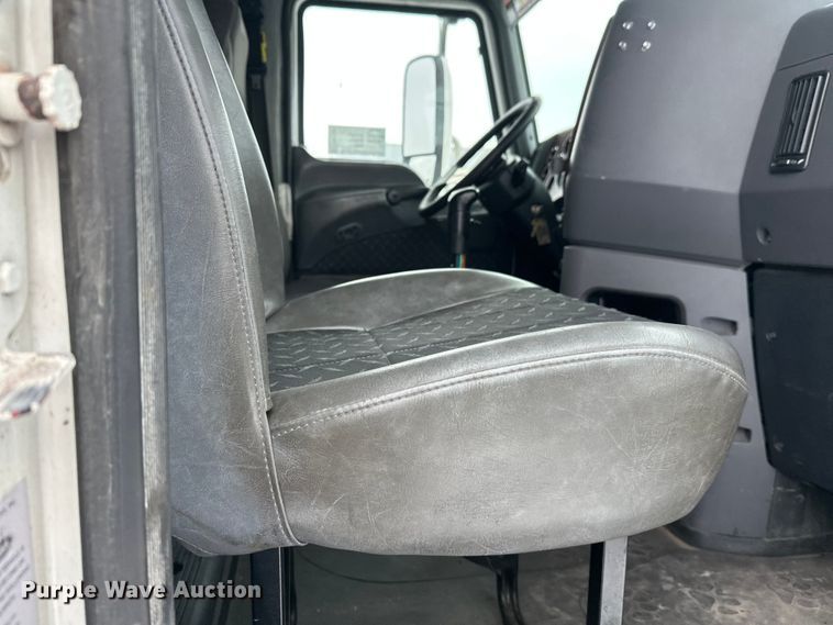 image for item FK1561 2015 Mack CXU613 semi truck