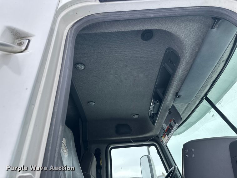 image for item FK1561 2015 Mack CXU613 semi truck