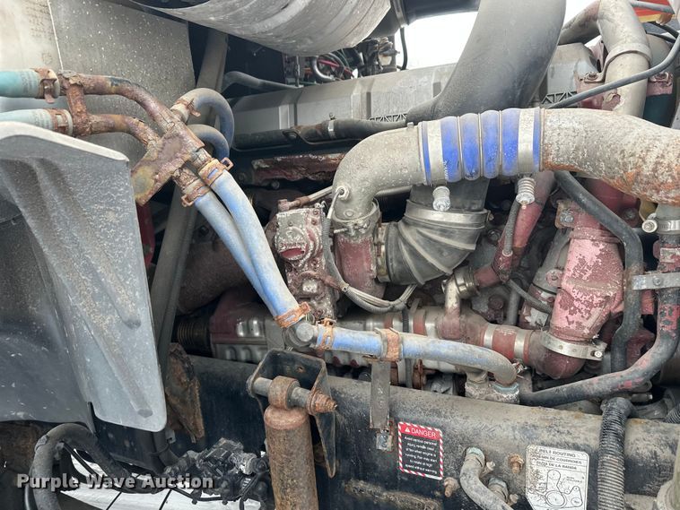 image for item FK1561 2015 Mack CXU613 semi truck