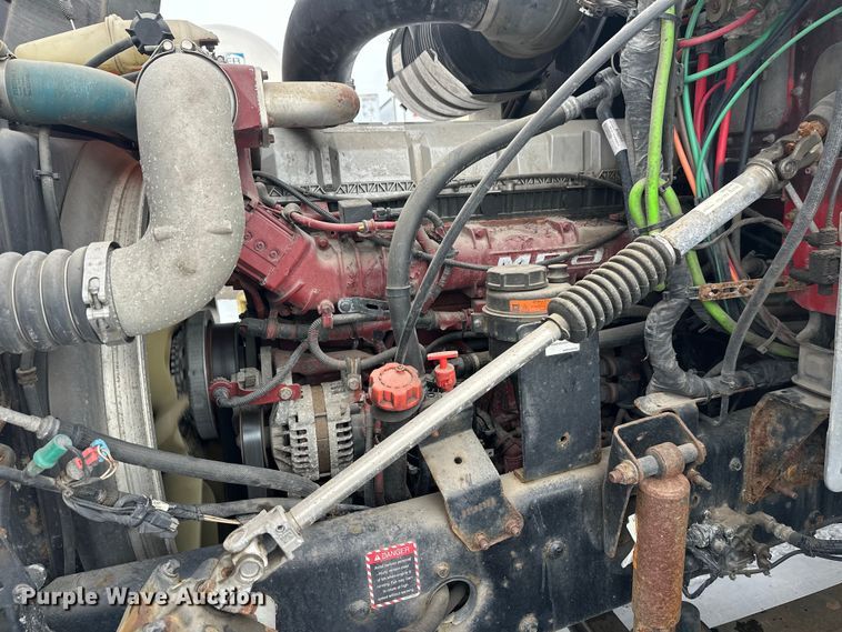 image for item FK1561 2015 Mack CXU613 semi truck