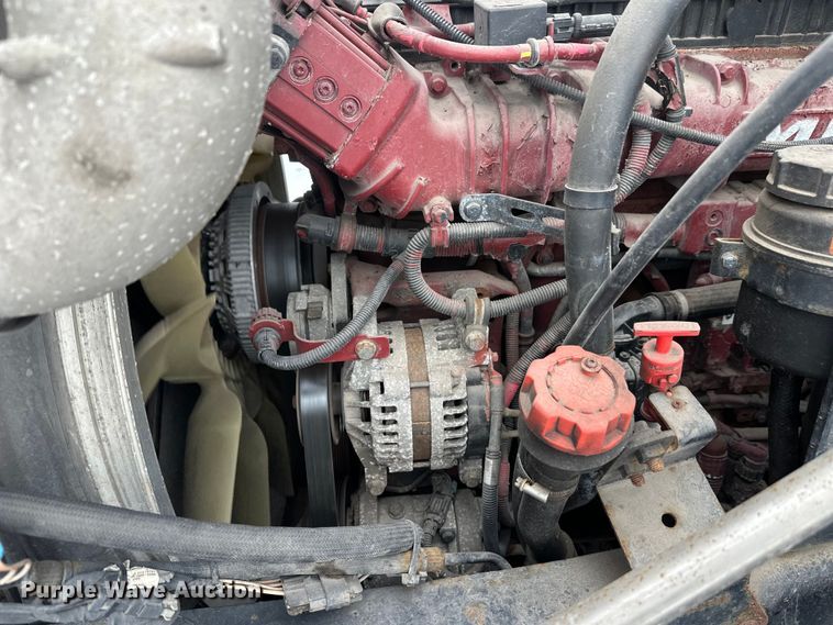 image for item FK1561 2015 Mack CXU613 semi truck